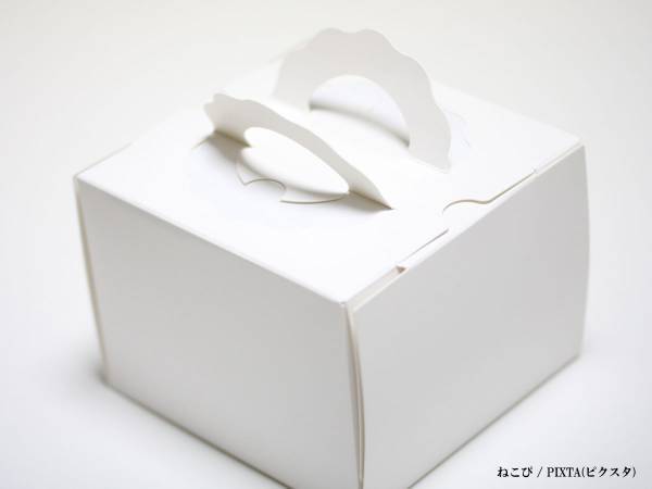 クリエイターが貰った『罪悪感を覚える誕生日ケーキ』　贈ったスタッフに「おもしれーヤツ」の声