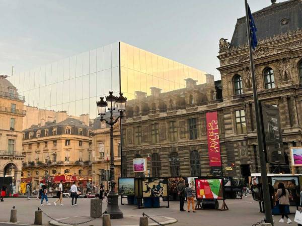 パッと見じゃ分からない　ルーヴル美術館裏の『風景写真』、実は…？