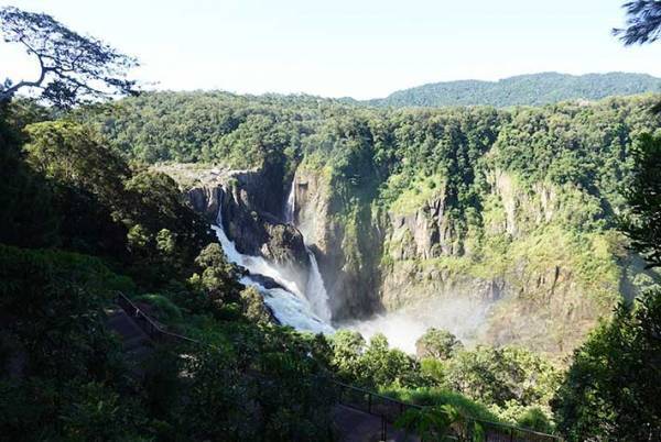 動物園の入口にある看板　４km先で目にした光景に「てっきり凶暴なのかと…」