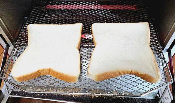 開封後にパサパサになった食パンは、焼く前にアレに浸けると…？　「まるで魔法」