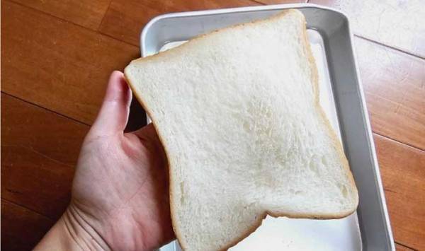 開封後にパサパサになった食パンは、焼く前にアレに浸けると…？　「まるで魔法」