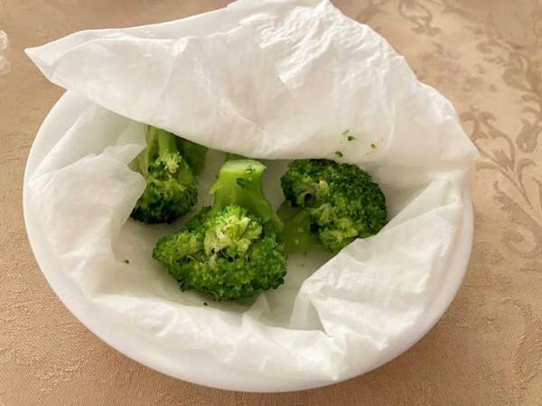 「冷凍ブロッコリーをおいしく食べたい」　アレを使ってレンチンすればゆでたて食感に！
