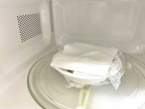 「冷凍ブロッコリーをおいしく食べたい」　アレを使ってレンチンすればゆでたて食感に！