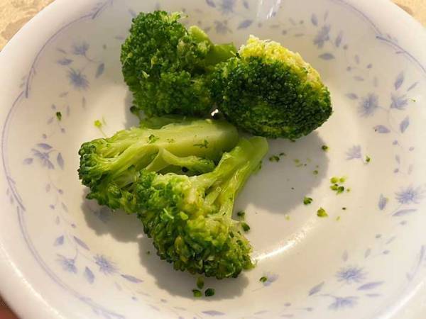 「冷凍ブロッコリーをおいしく食べたい」　アレを使ってレンチンすればゆでたて食感に！