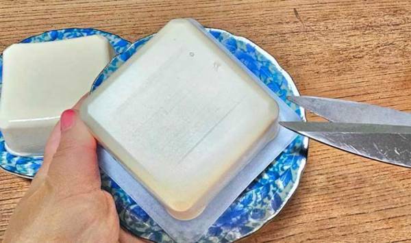 崩れがちなパックの豆腐　家にあるアレを使うだけで？「見栄え最高」「これは嬉しい」