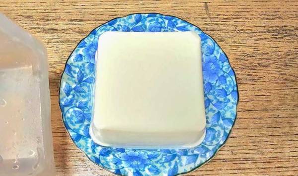 崩れがちなパックの豆腐　家にあるアレを使うだけで？「見栄え最高」「これは嬉しい」