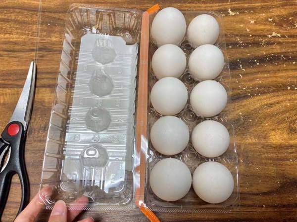 もうパカパカしない！　卵パックの意外な開け方に「ちょっと感動」「収納バッチリ」