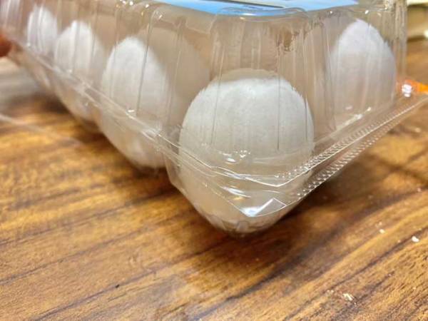 もうパカパカしない！　卵パックの意外な開け方に「ちょっと感動」「収納バッチリ」