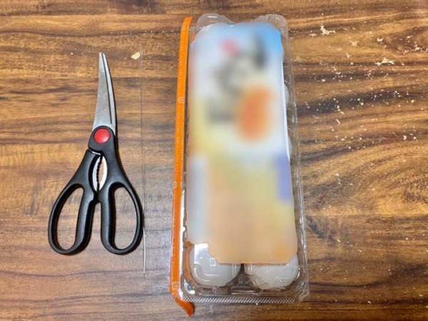 もうパカパカしない！　卵パックの意外な開け方に「ちょっと感動」「収納バッチリ」