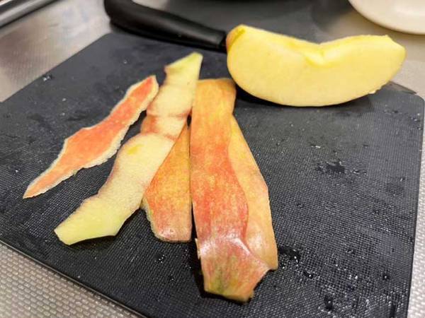 りんごの皮、捨てちゃってる？　食べる以外の思わぬ活用法に「最高のひと仕事！」