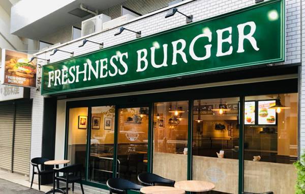 サーモンの王様を贅沢に！『キングサーモンバーガー』が期間限定で発売！