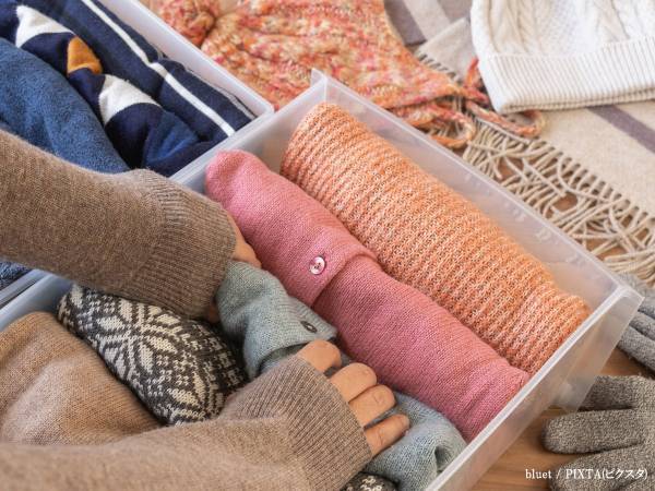 ハンガーにかけてコンパクトに！　ユニクロが紹介する、ニットの収納方法がこちら