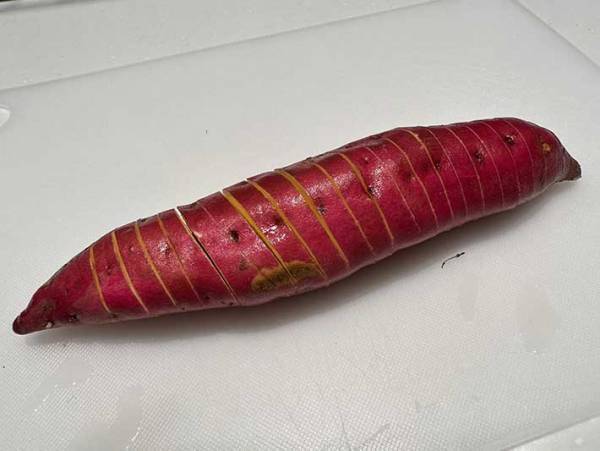 サツマイモでハッセルバックポテト！　全農のレシピに「なんておいしそうなんだ…」