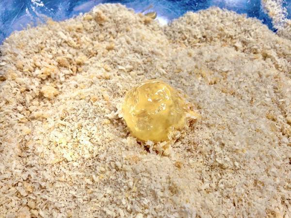 揚げ物で『上手に衣を付ける方法』　シェフの教える簡単４ステップが？