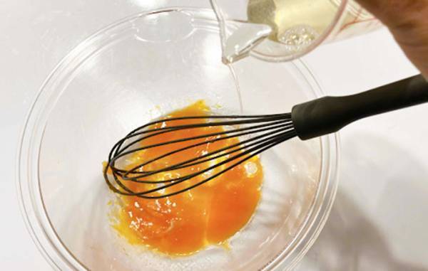 卵とアレでマヨネーズを即席で作る方法に「簡単すぎてビックリ」「切らしても安心」