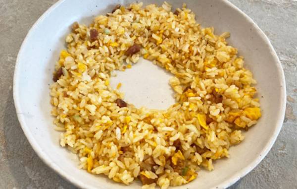 パッケージに記載のない、まさに裏技！　ニチレイが教える『冷凍炒飯の温め方』に感動