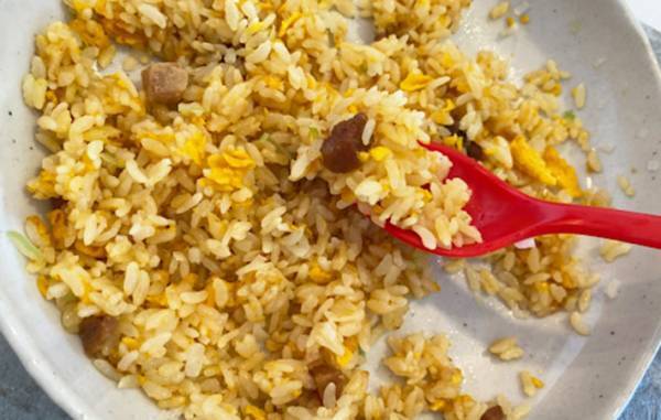 パッケージに記載のない、まさに裏技！　ニチレイが教える『冷凍炒飯の温め方』に感動