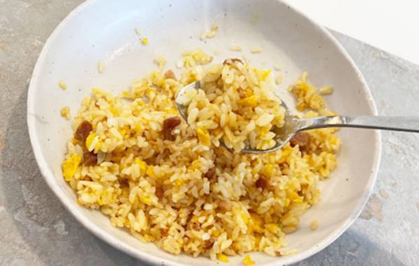 パッケージに記載のない、まさに裏技！　ニチレイが教える『冷凍炒飯の温め方』に感動