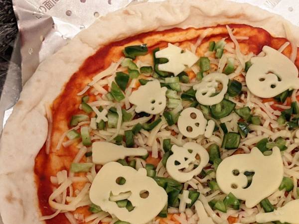 ピザのビフォーアフターに「成仏しちゃったか…」「努力が無駄になっていて好き」