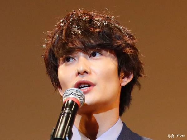 岡田将生　メガネをかけたオフショットにファン悶絶　「瞬きするのを忘れた」