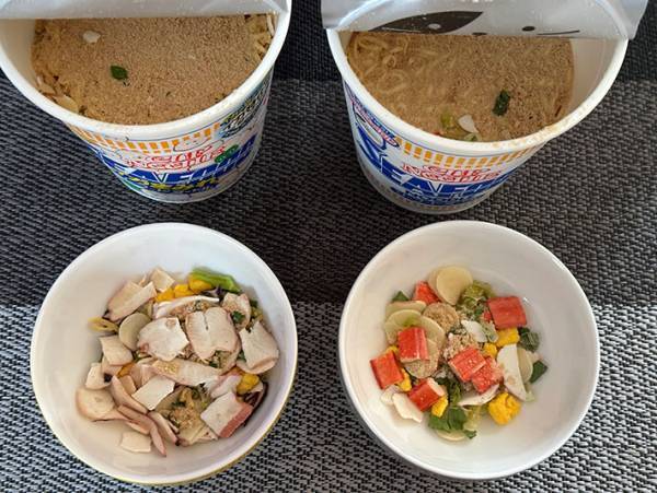 「麺が見えない…」　日清の新商品『謎肉まみれ』が想像以上