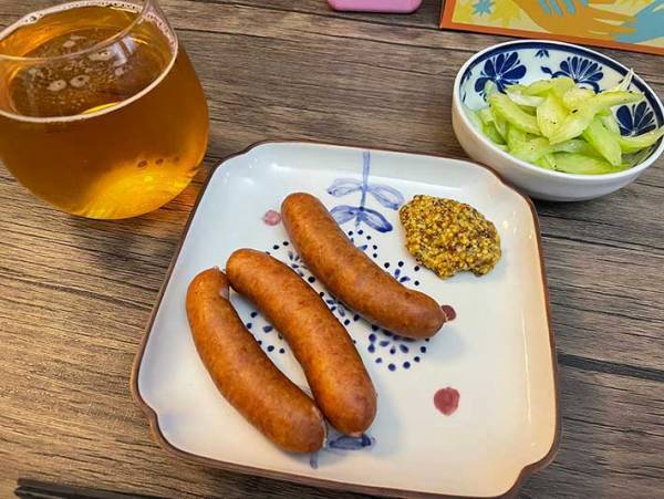 夫が子供にウインナーをあげようとすると？　妻のひと言に「めっちゃ笑った」「うちと同じ」