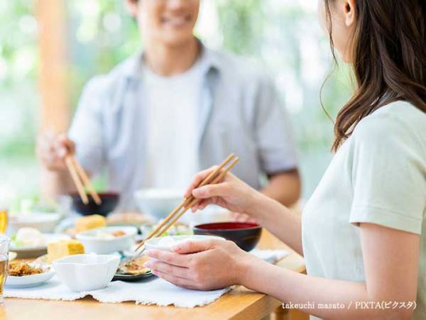 夫が子供にウインナーをあげようとすると？　妻のひと言に「めっちゃ笑った」「うちと同じ」