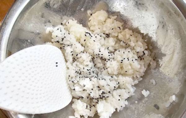 あの調理器具で作った『おにぎり』　普通のと比べた結果に「海苔が！」「圧倒的にこっち」