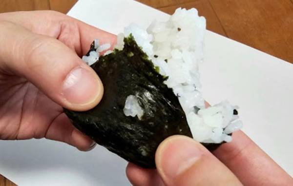 あの調理器具で作った『おにぎり』　普通のと比べた結果に「海苔が！」「圧倒的にこっち」