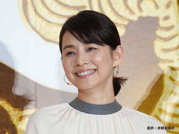 石田ゆり子の『オフショルダー姿』に反響　「目の保養」「似合っていて素敵」