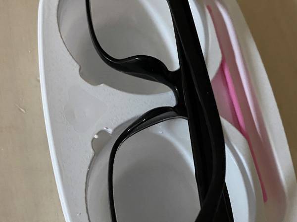 隠れてアイスを食べているのがバレた父親　苦し紛れの『隠ぺい工作』に爆笑！