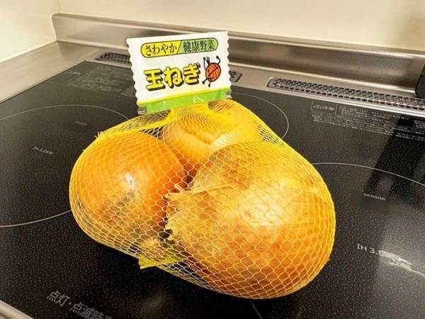 剥いた玉ねぎの皮、どうしてる？　料理に使えるから捨てないで！