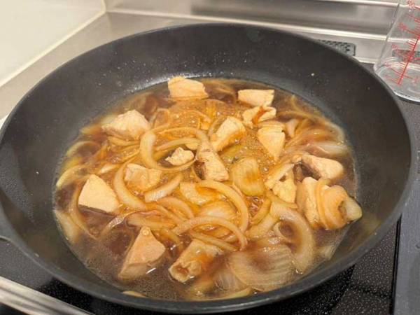 剥いた玉ねぎの皮、どうしてる？　料理に使えるから捨てないで！