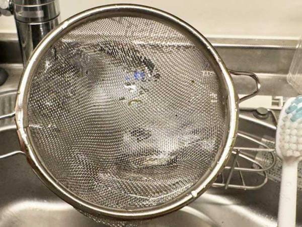 歯ブラシの『じゃない方の使い方』知ってる？　洗いにくい調理器具がピカピカに！