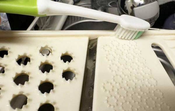 歯ブラシの『じゃない方の使い方』知ってる？　洗いにくい調理器具がピカピカに！