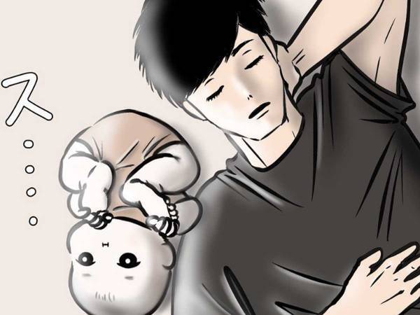 息子と昼寝をする夫　一瞬で飛び起きた理由に「いい意味で裏切られた」「破壊力すご」