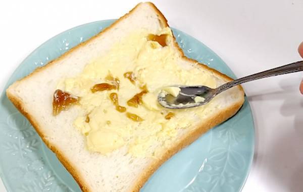 グリコおすすめのフレンチトーストの作り方に「牛乳なしで？」「簡単！」
