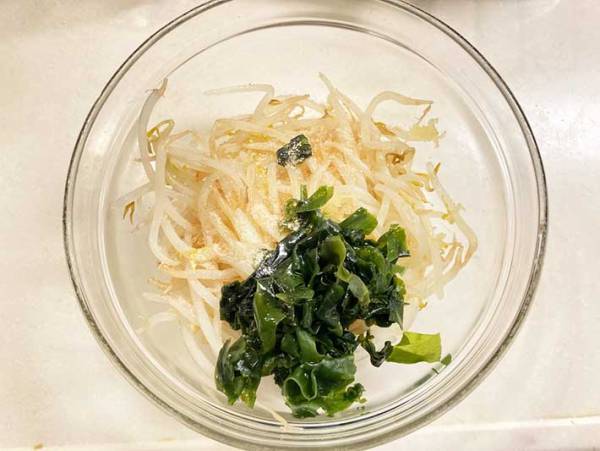 今晩のあと一品、どうする？　もやしがあれば、レンジでササッとスピード調理