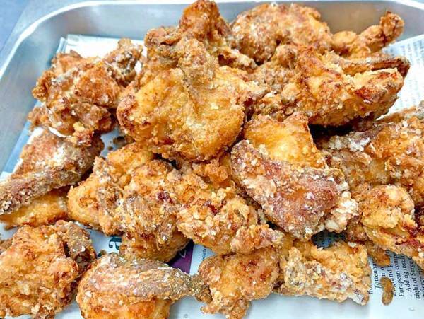 「時間が経ってもカリッとさせたい」　から揚げの粉をまぶす時のコツは？