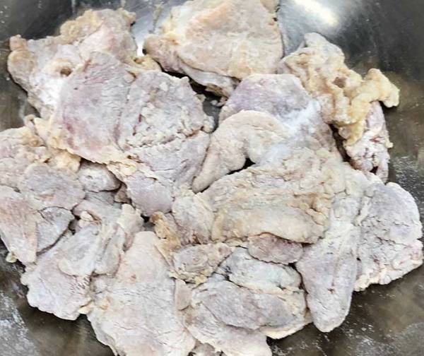 「時間が経ってもカリッとさせたい」　から揚げの粉をまぶす時のコツは？