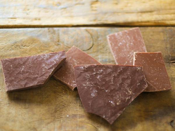 チョコレートが白く変色、食べても問題ない？　企業の回答に「初めて知った」「そんな原因が」