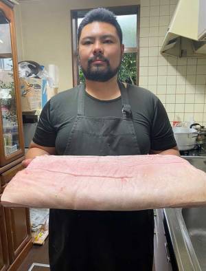 「角煮を作って」と頼まれた店長、友人に豚バラを渡され…？　「そりゃこの顔になるわ」