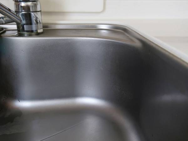 「気になる」「早速試す」　シンクの油汚れを予防する裏技が画期的