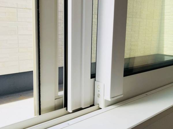 窓のサッシ掃除には余った○○が大活躍　意外な活用法に「その手があったか」