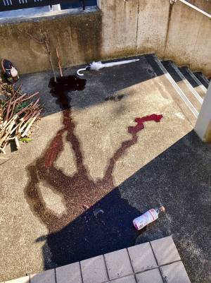 配達員「お話があるんですけど」　呼び出された住人、目の前の光景に血の気が引く！