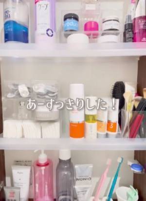 洗面鏡裏をスッキリ整頓する収納術に「すごい！」「気持ちいい」