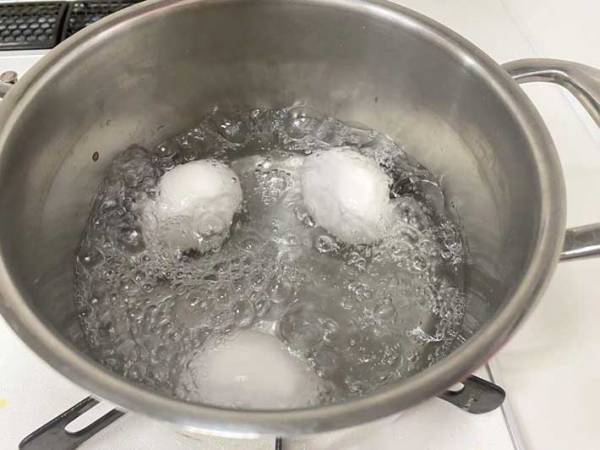 「正直ナメてた」　あるひと工夫で、ゆで卵の殻が簡単に剥けて感動