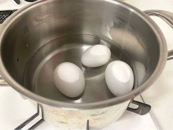 「正直ナメてた」　あるひと工夫で、ゆで卵の殻が簡単に剥けて感動