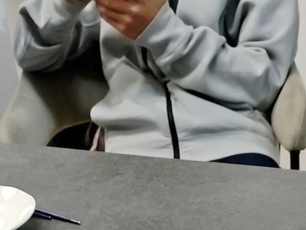 息子がスマホを触ってばかり！　試しに餃子を焼かせたオチに「グヌヌ、やりおる」