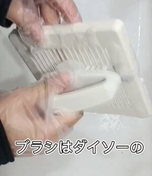 「こんなに溜まってるとは」　ホコリだらけのトイレの換気扇を掃除した結果…